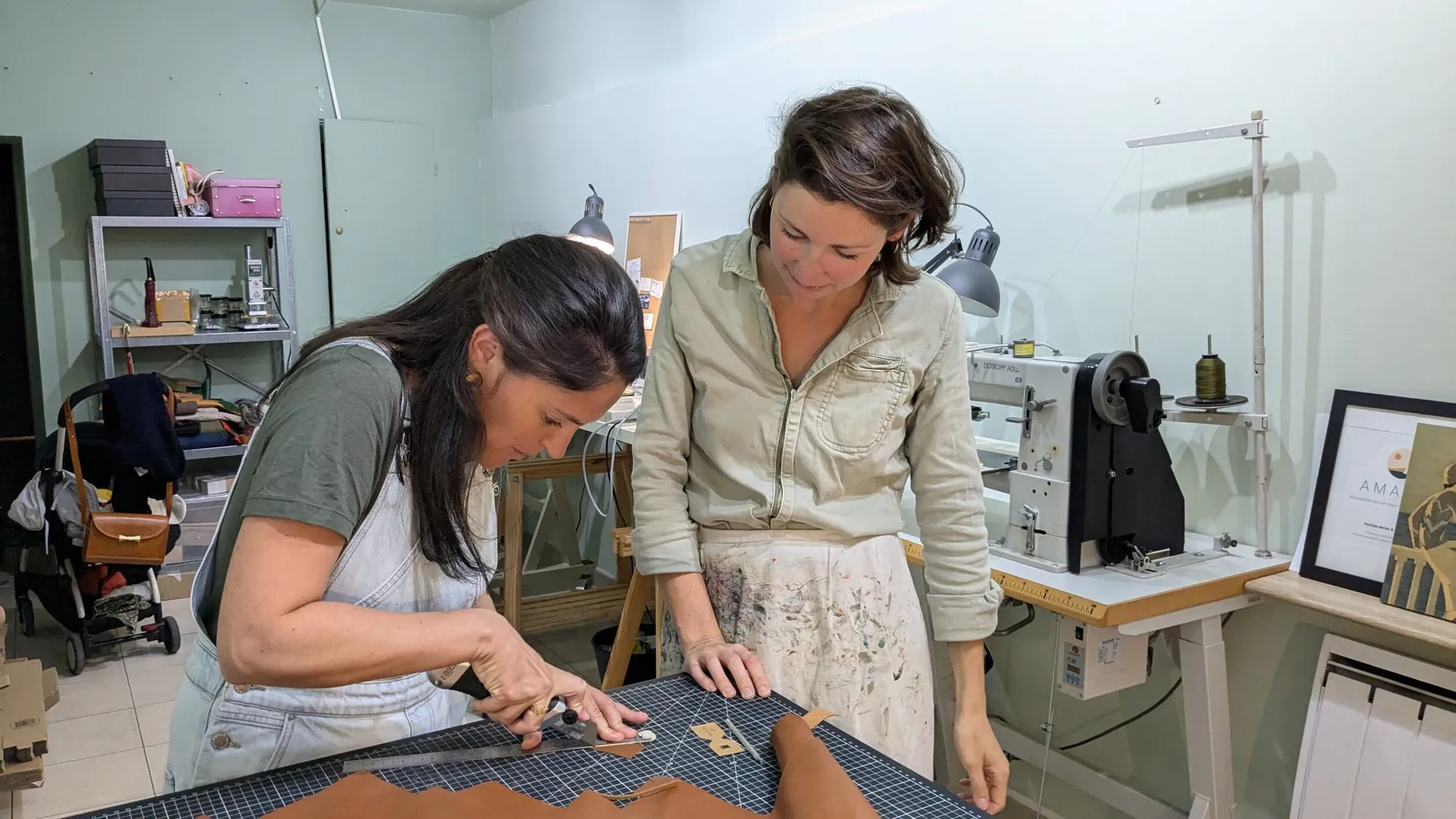 Réalisez votre petit accessoire en cuir avec Inès - Image n°3 - Wecandoo