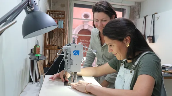 Réalisez votre petit accessoire en cuir avec Inès - Image n°4 - Wecandoo