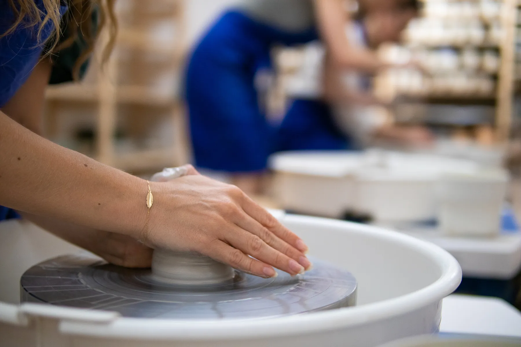 Initiez-vous au tour de potier dans le Viaduc des Arts avec Julie - Image n°1 - Wecandoo