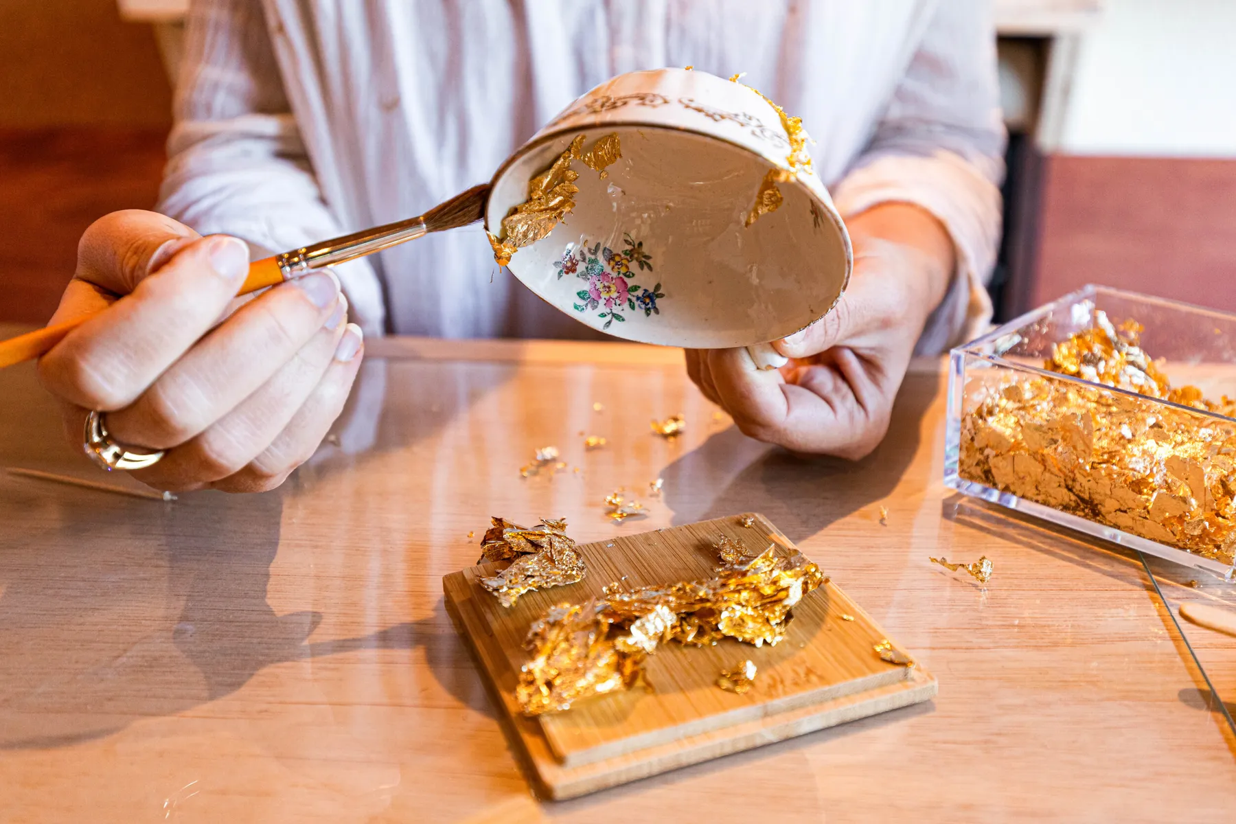 Initiez vous à l'art du kintsugi avec Géraldine - Image n°3 - Wecandoo