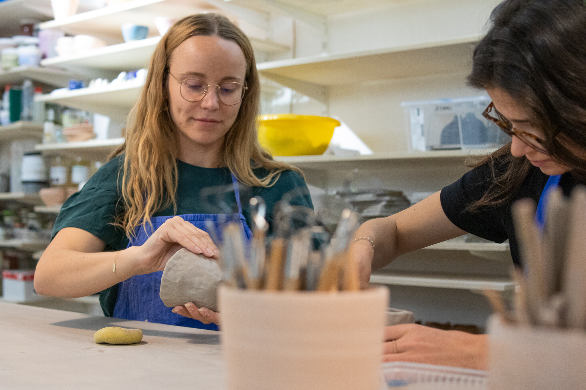 Modelez vos pièces de céramique avec votre équipe à Paris