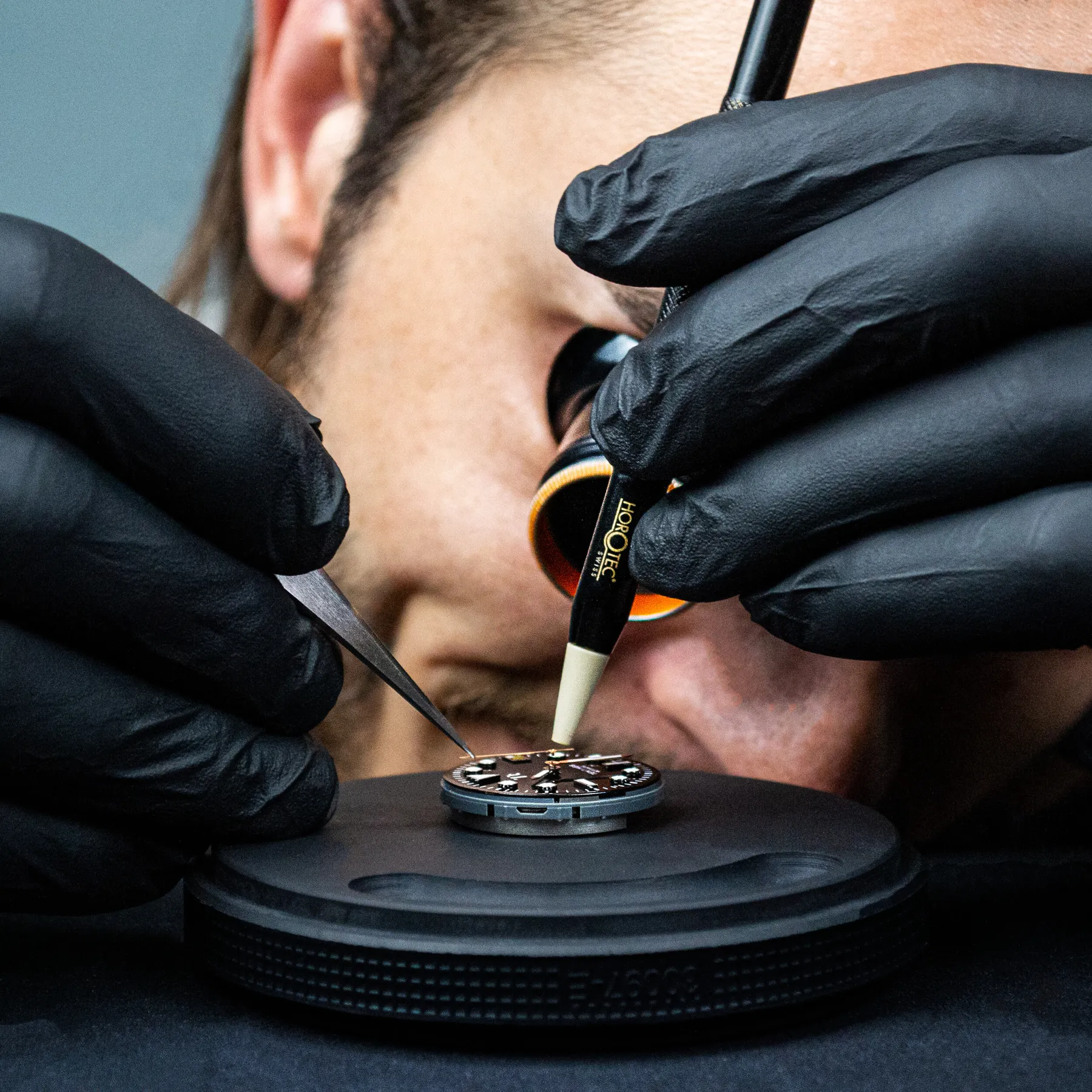 Assemblez des montres d'exception en groupe : repartez tous avec des montres uniques - Image n°1 - Wecandoo