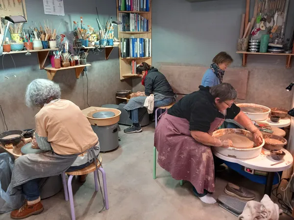 Initiez-vous au tour de potier avec Nathalie - Image n°2 - Wecandoo