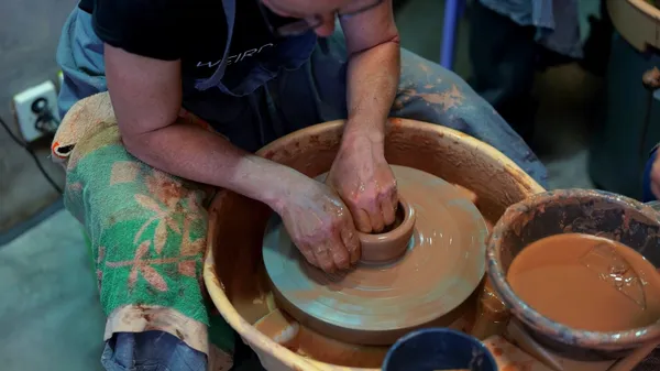 Initiez-vous au tour de potier avec Nathalie - Image n°1 - Wecandoo