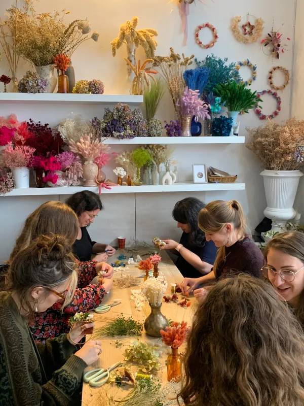 Créez votre cloche de fleurs séchées avec Mimi - Image n°5 - Wecandoo