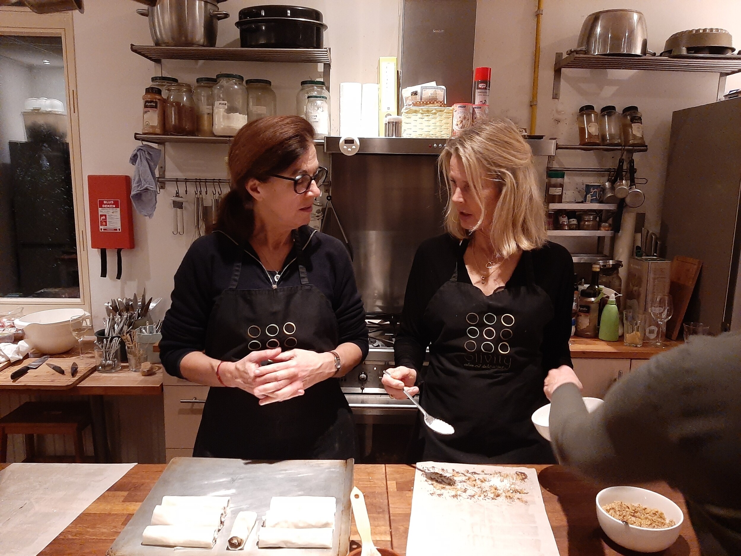 Wecandoo - Gather your team and prepare a 3-course Greek dinner with Caterina - Image n°8