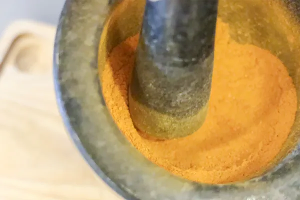 Rassemblez votre équipe autour des épices et cuisinez ensemble votre repas avec Benoît - Image n°1 - Wecandoo