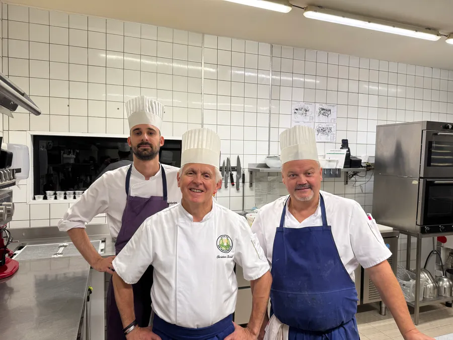 Réalisez et dégustez une terrine de foie gras avec un chef - Image n°1 - Wecandoo