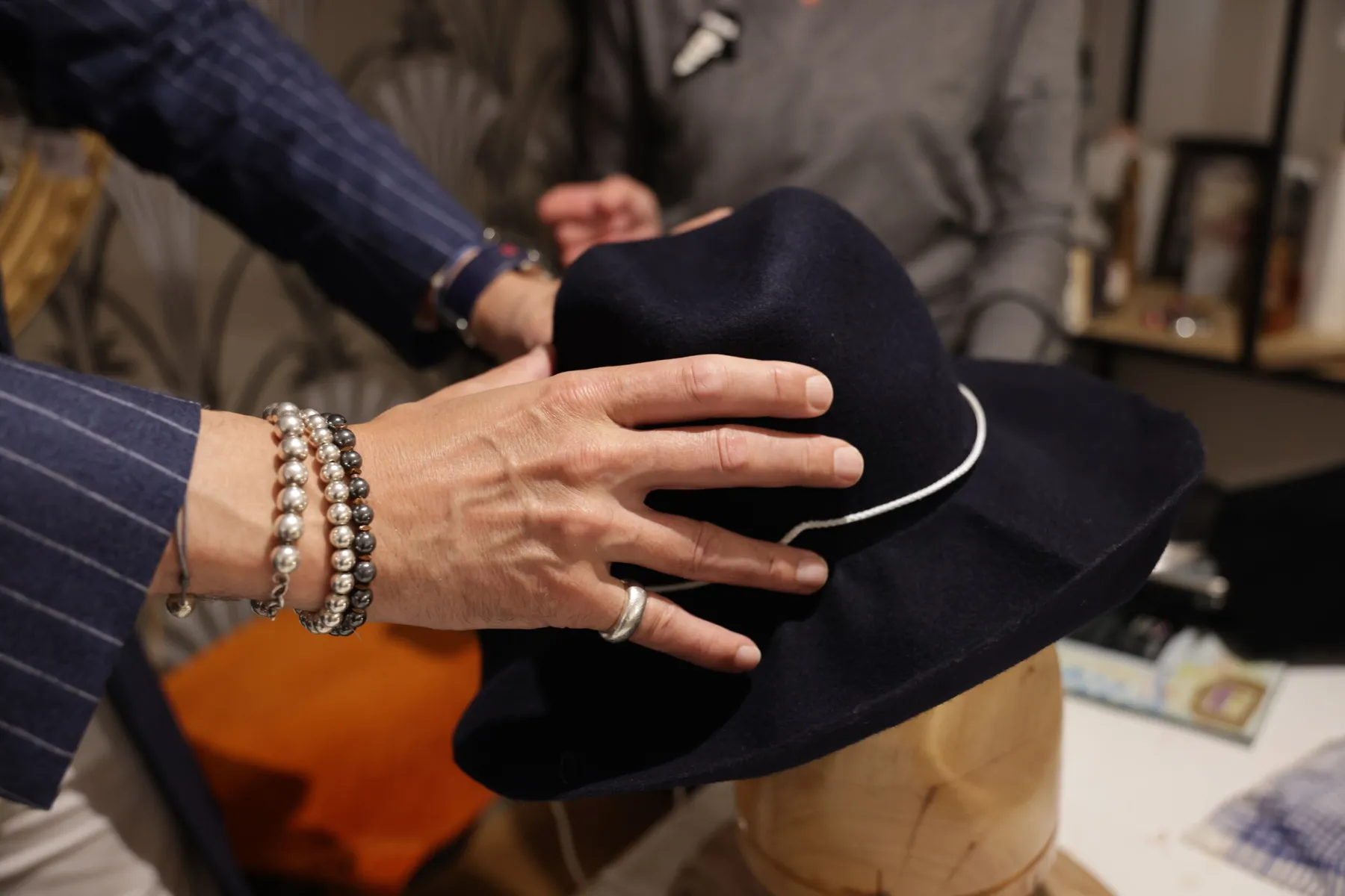 Moulez votre chapeau en feutre avec Cécile - 2J - Afbeelding nr. 3 - Wecandoo