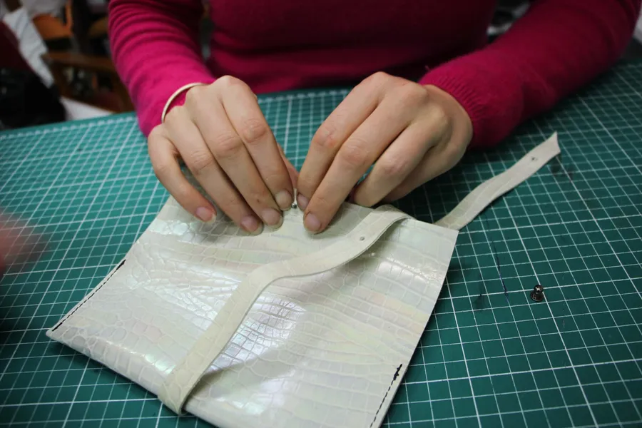 Surprenez votre équipe et réalisez votre accessoire de petite maroquinerie avec Pierre - Image n°1 - Wecandoo