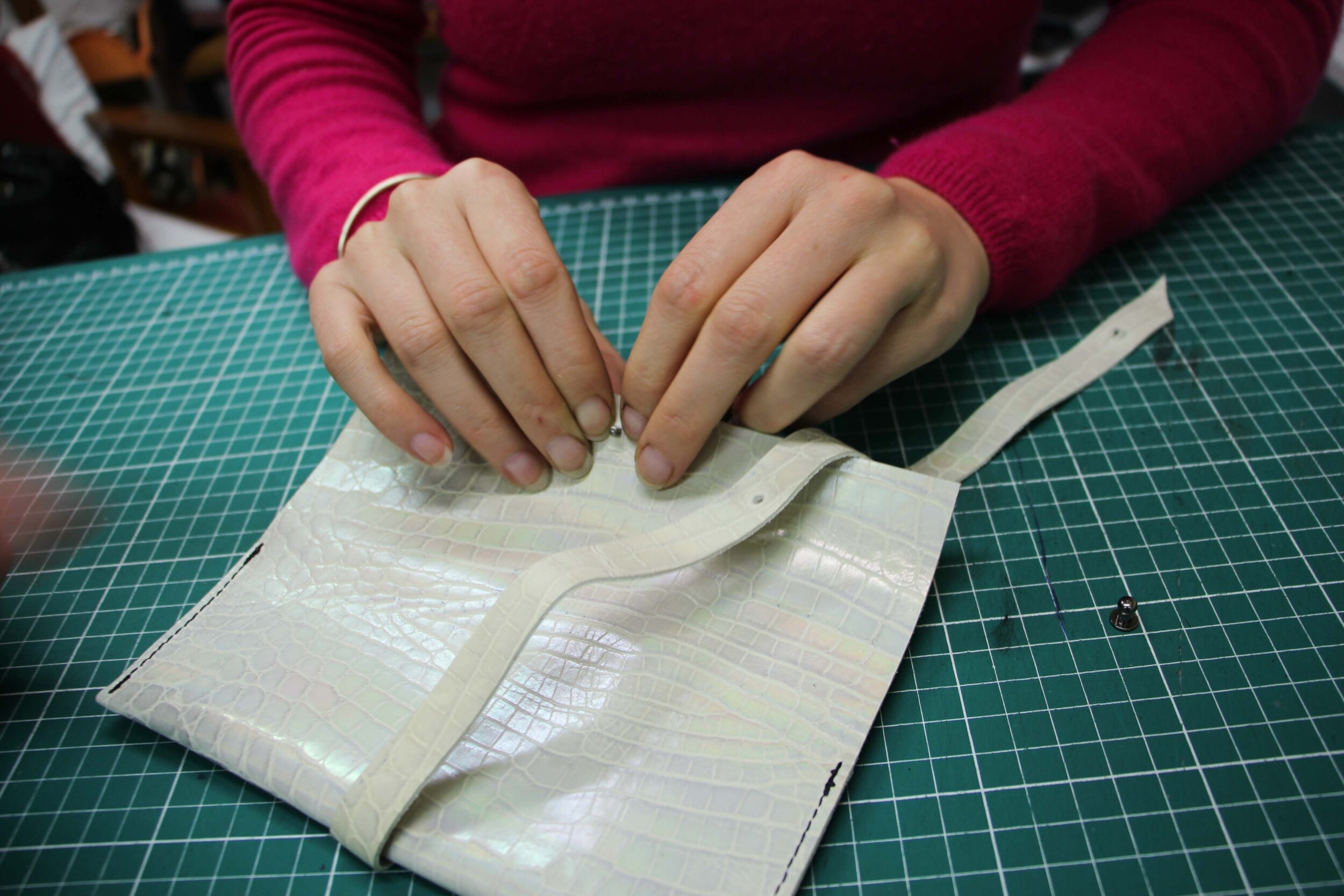 Découvrez la petite maroquinerie en équipe