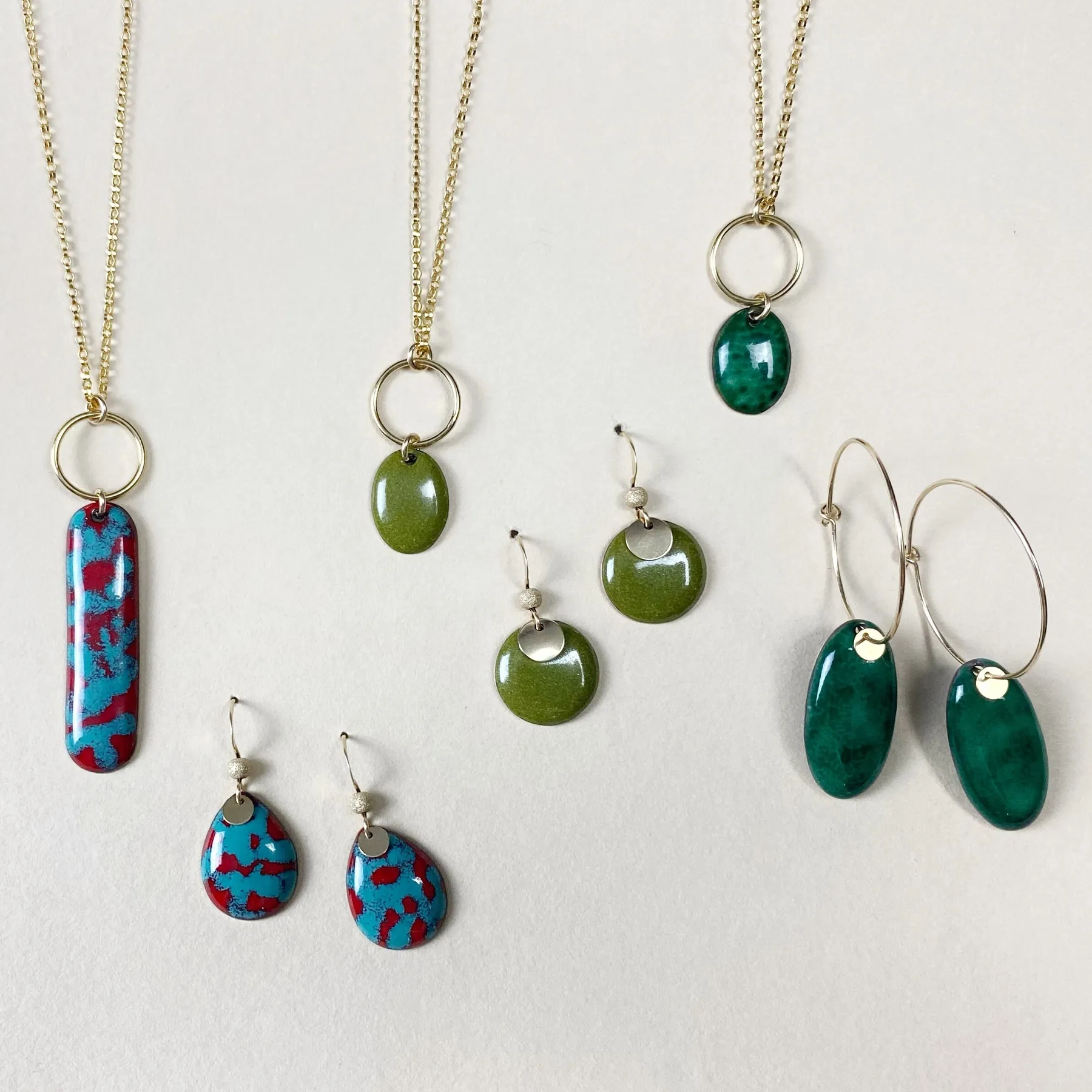 Fabriquez votre parure de bijoux en émaillage sur cuivre avec Chloé - Image n°4 - Wecandoo