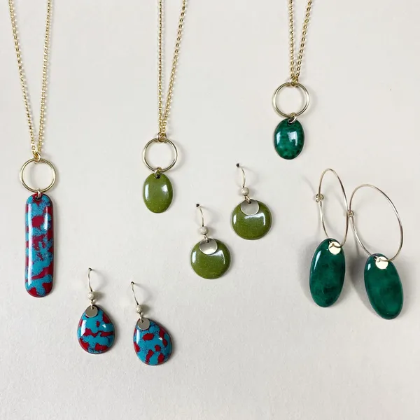 Fabriquez votre parure de bijoux en émaillage sur cuivre avec Chloé - Image n°4 - Wecandoo