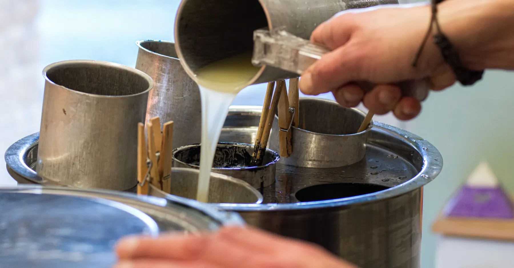 Réalisez votre bougie parfumée fleurie avec Fabrice - Image n°1 - Wecandoo