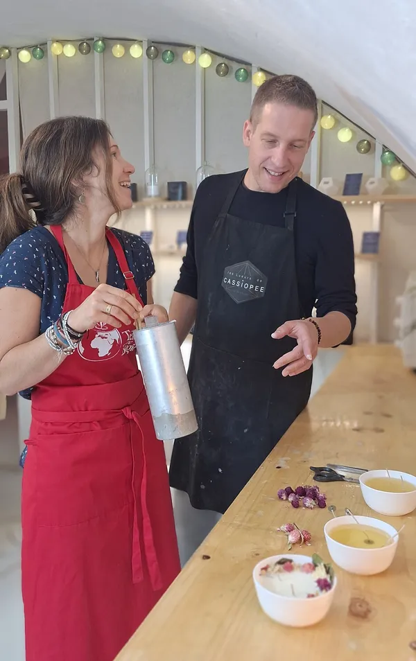 Réalisez votre bougie parfumée fleurie avec Fabrice - Afbeelding nr. 2 - Wecandoo