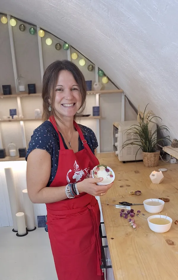 Réalisez votre bougie parfumée fleurie avec Fabrice - Afbeelding nr. 4 - Wecandoo