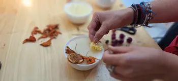 Réalisez votre bougie parfumée fleurie