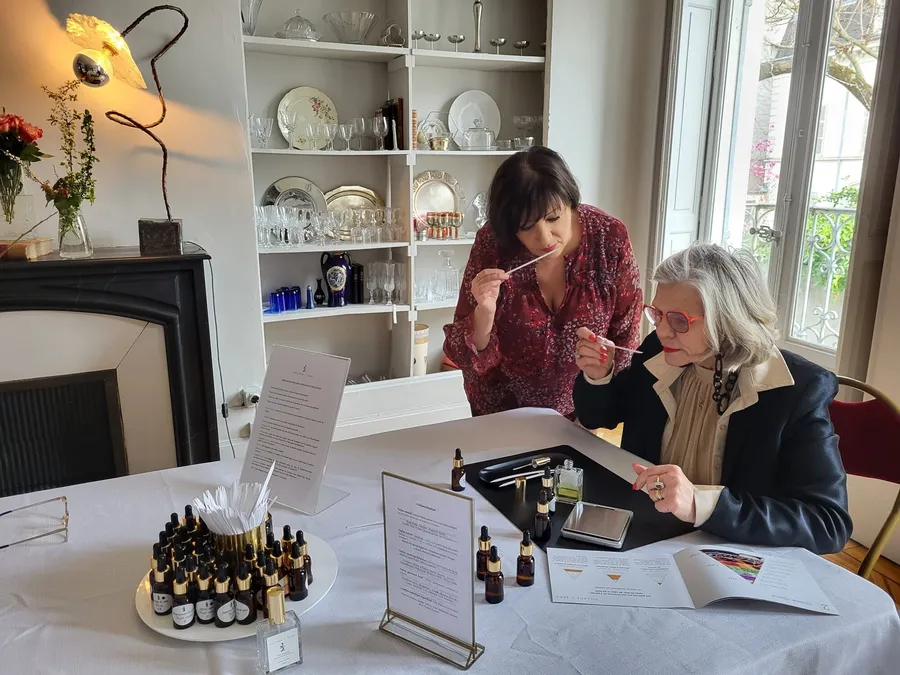 Réunissez votre équipe et créez ensemble un parfum avec Marie - Image n°1 - Wecandoo