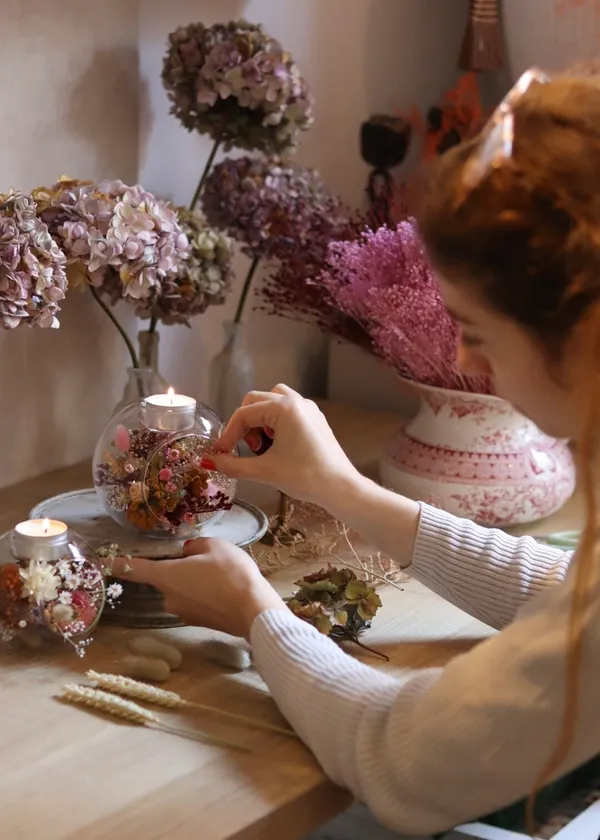 Créez votre bougeoir de fleurs séchées avec Mimi - Image n°3 - Wecandoo