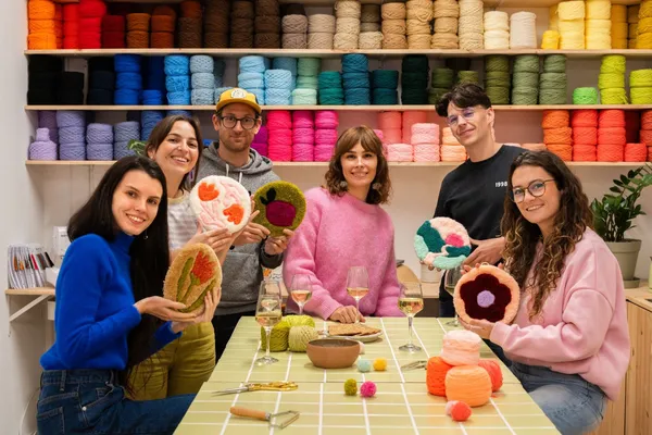 Rassemblez votre équipe et initiez-les au tufting autour d'un apéro avec Caroline - Image n°3 - Wecandoo