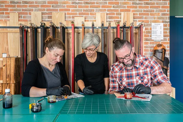 Concevez votre étui de couteau pliant sur une journée avec Aurélie et François - Image n°2 - Wecandoo