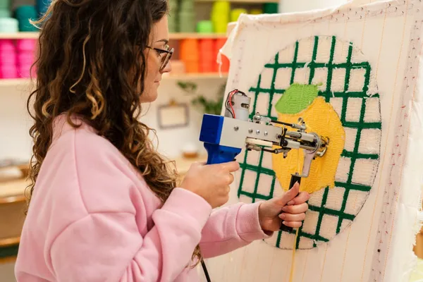 Tuftez votre tapis de A à Z sur une journée - Image n°3 - Wecandoo