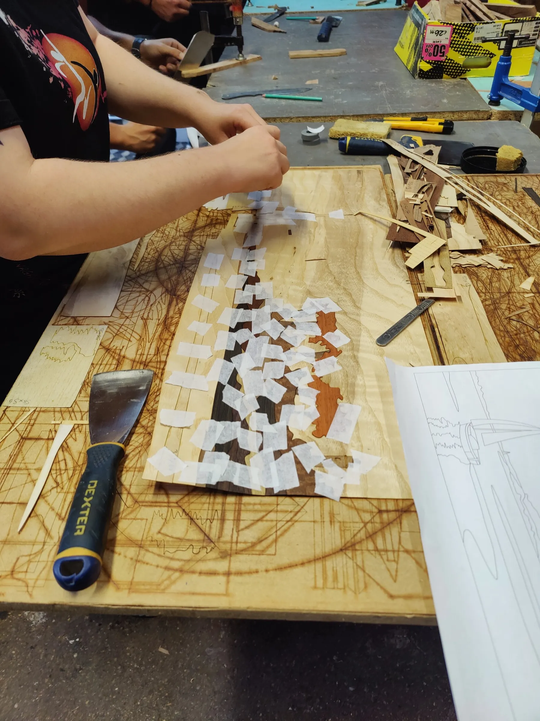 Réalisez votre plateau ou miroir personnalisé en marqueterie - 2J - Image n°2 - Wecandoo