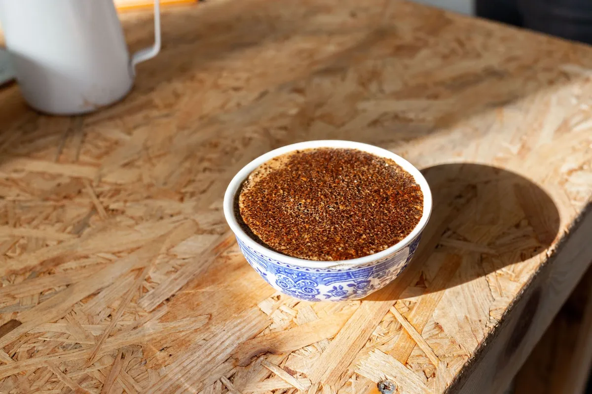 Une dégustation de café de spécialité en équipe