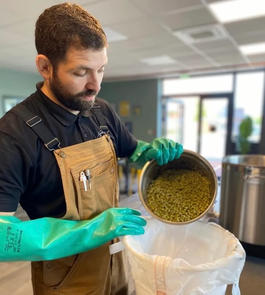 Brassez 12 litres de bière avec Alexandre - Image n°1 - Wecandoo