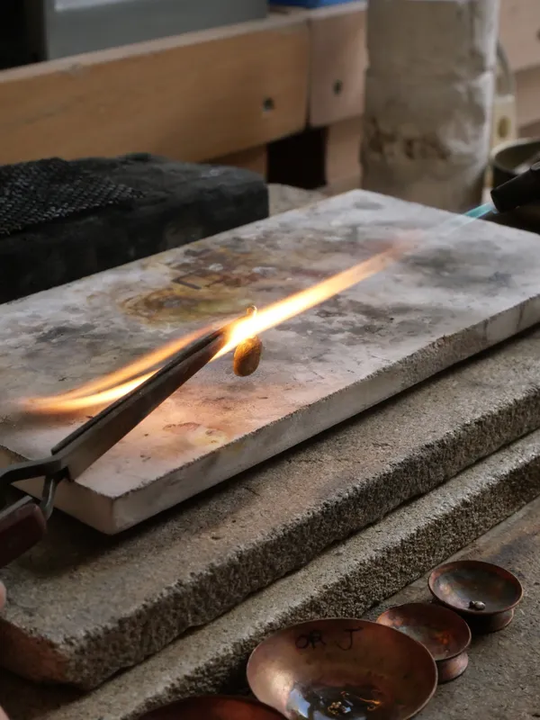 Recyclez vos anciens bijoux et transformez-les avec Julie - Image n°4 - Wecandoo