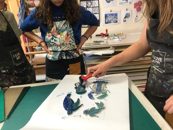 Créez une linogravure en duo avec votre enfant, avec XM - Image n°3 - Wecandoo