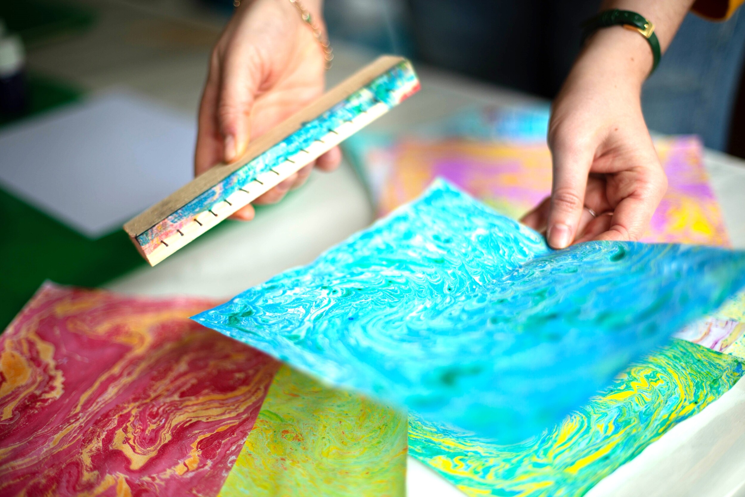 Réalisez vos papiers marbrés