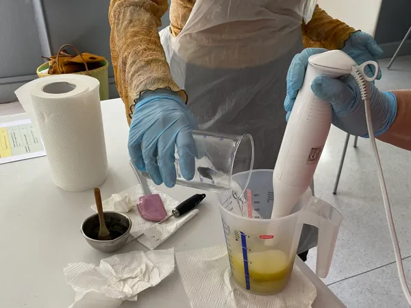 Fabriquez votre baume aux plantes médicinales et votre macérât avec Maritza - Image n°4 - Wecandoo