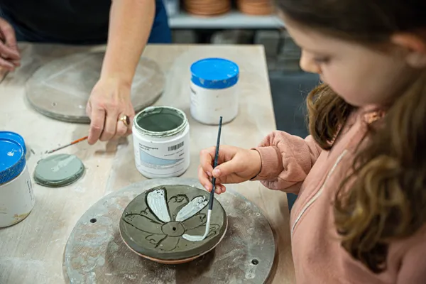 Initiez-vous au modelage en duo avec votre enfant accompagnés avec Joséphine - Image n°3 - Wecandoo