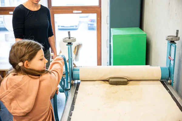 Initiez-vous au modelage en duo avec votre enfant accompagnés avec Joséphine - Image n°1 - Wecandoo