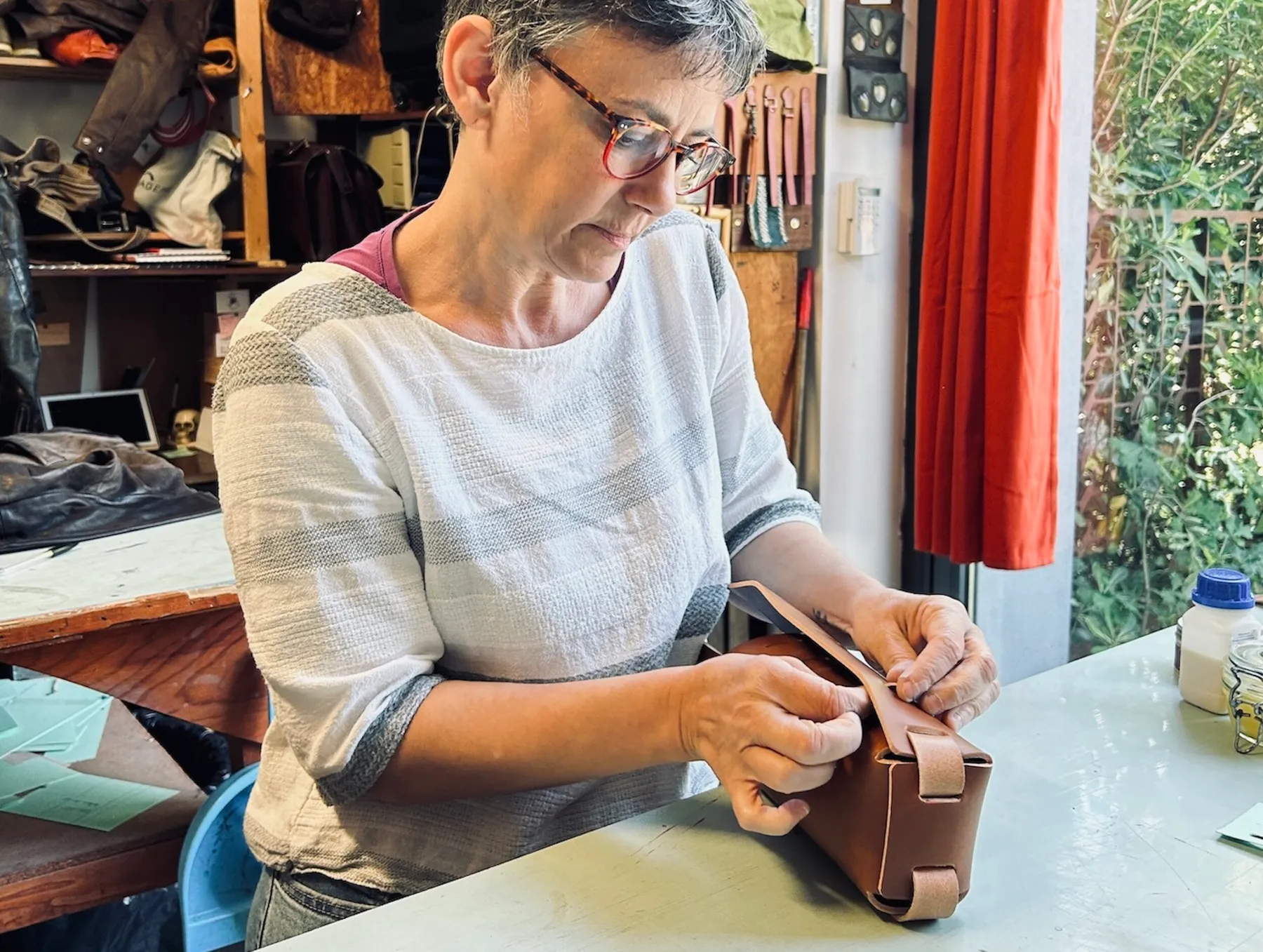 Réalisez votre sacoche à boules de pétanque en cuir avec Claire - Image n°1 - Wecandoo