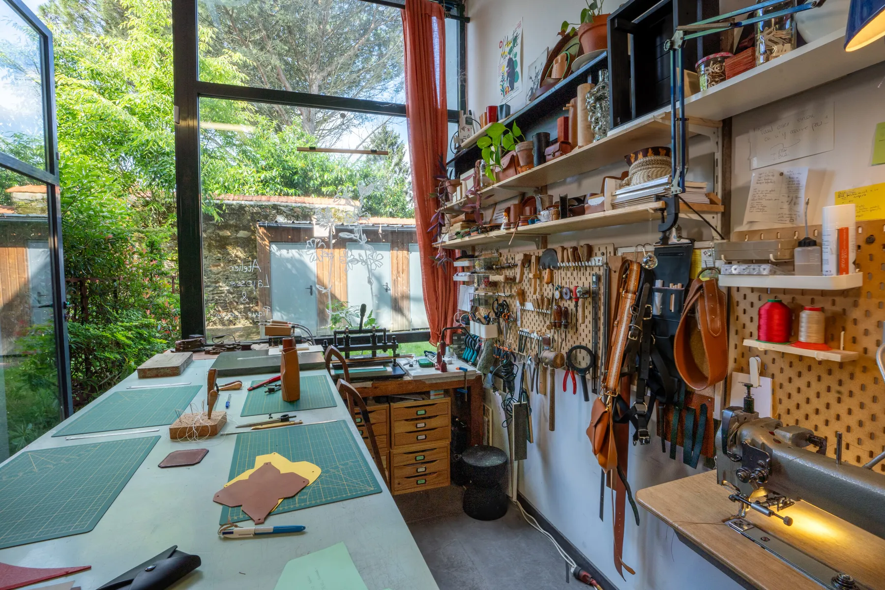 Réalisez votre sacoche à boules de pétanque en cuir avec Claire - Image n°3 - Wecandoo