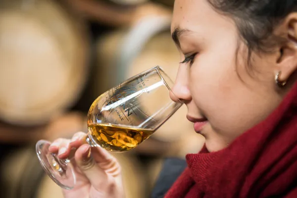 Rassemblez votre équipe pour une expérience de dégustation autour d'accords mets et spiritueux avec Elsa - Image n°2 - Wecandoo