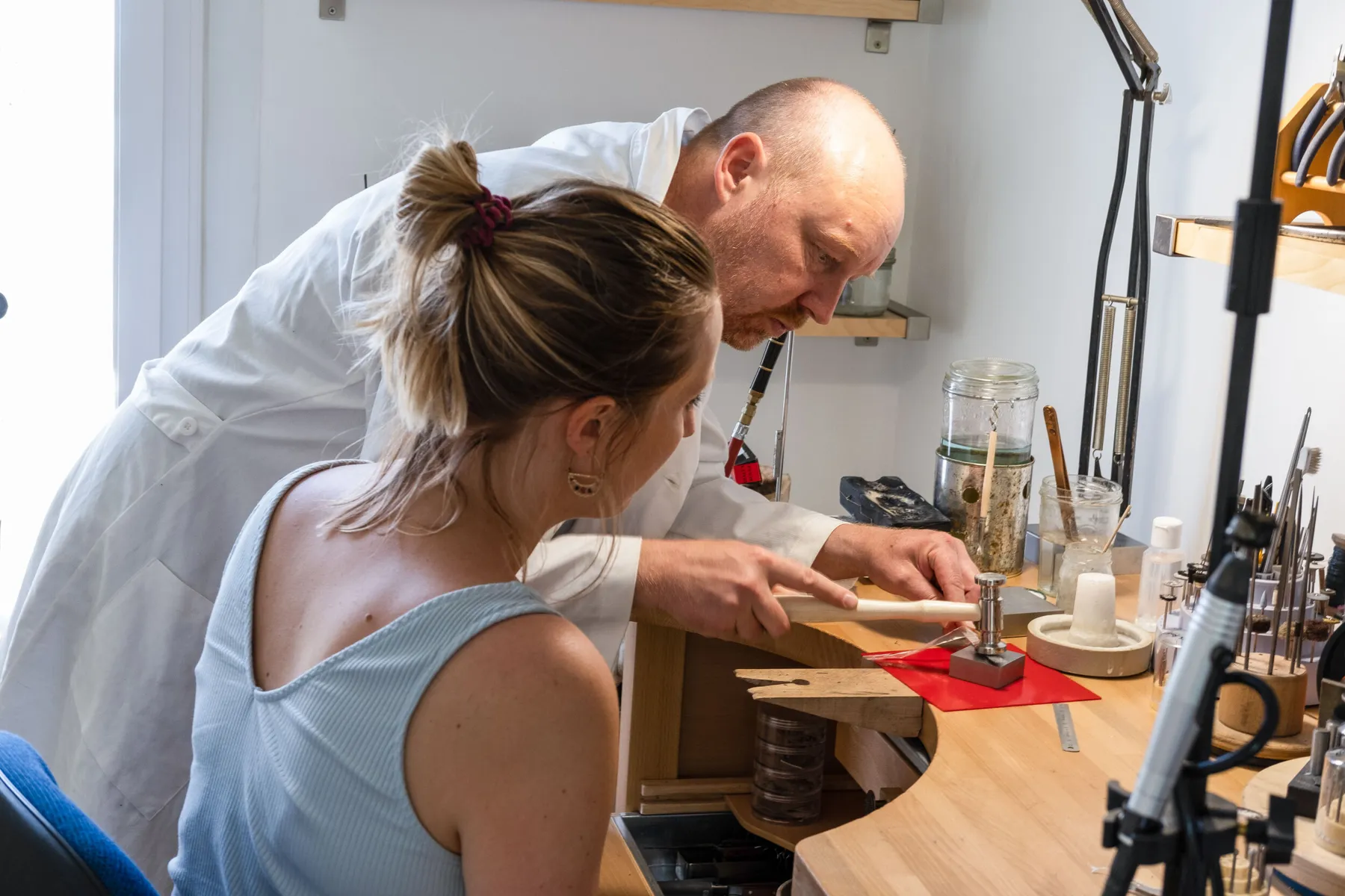 Créez votre bague en argent sertie d'une pierre naturelle avec Christophe - Image n°3 - Wecandoo