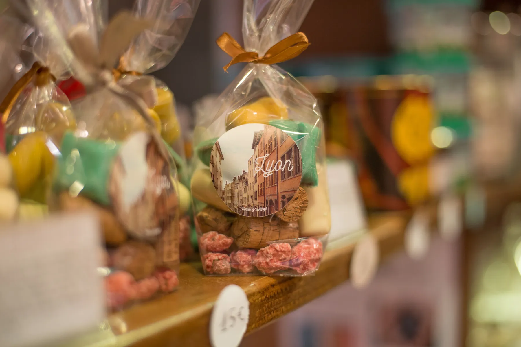 Rassemblez votre équipe et partez à la découverte de la gastronomie lyonnaise avec Audrey : visite immersive et déjeuner gourmand - Image n°2 - Wecandoo