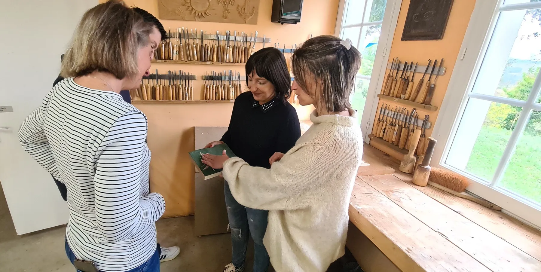 Initiez-vous à la sculpture sur bois sur une journée avec Fabienne - Image n°1 - Wecandoo