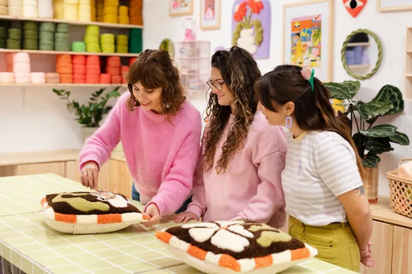 Tuftez votre coussin fluffy avec Caroline - Afbeelding nr. 3 - Wecandoo