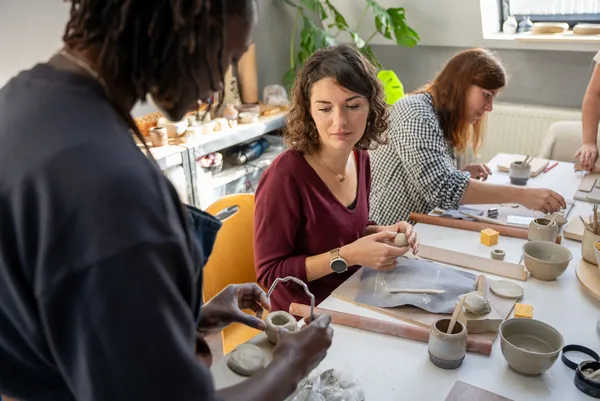 Réalisez votre photophore en céramique avec Mariatou - Afbeelding nr. 2 - Wecandoo