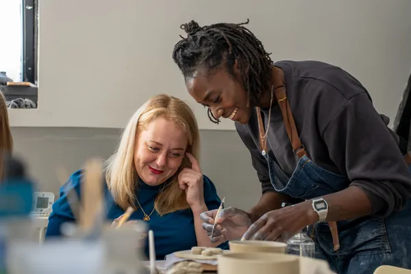 Modelez une gamelle unique pour votre animal de compagnie avec Mariatou - Afbeelding nr. 2 - Wecandoo