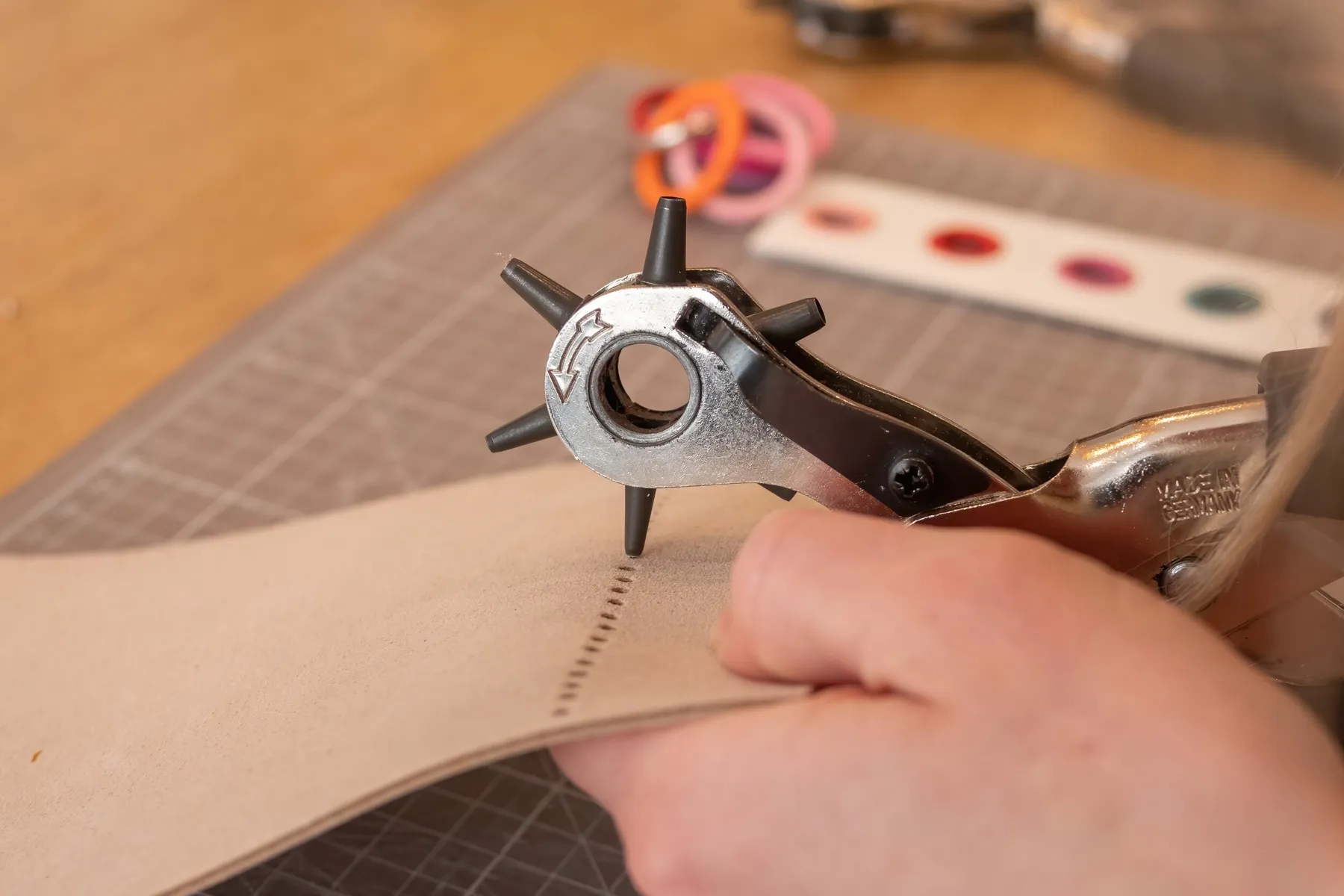 Fabriquez vos accessoires en cuir - Image n°4 - Wecandoo