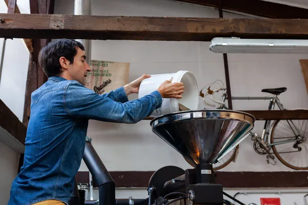 Rassemblez votre équipe et partez à la découverte du café de spécialité avec  Hélène, Emilie et Tanguy - Image n°2 - Wecandoo