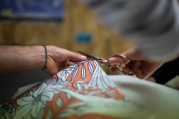 Tapissez votre tabouret rond avec Julie - Image n°2 - Wecandoo