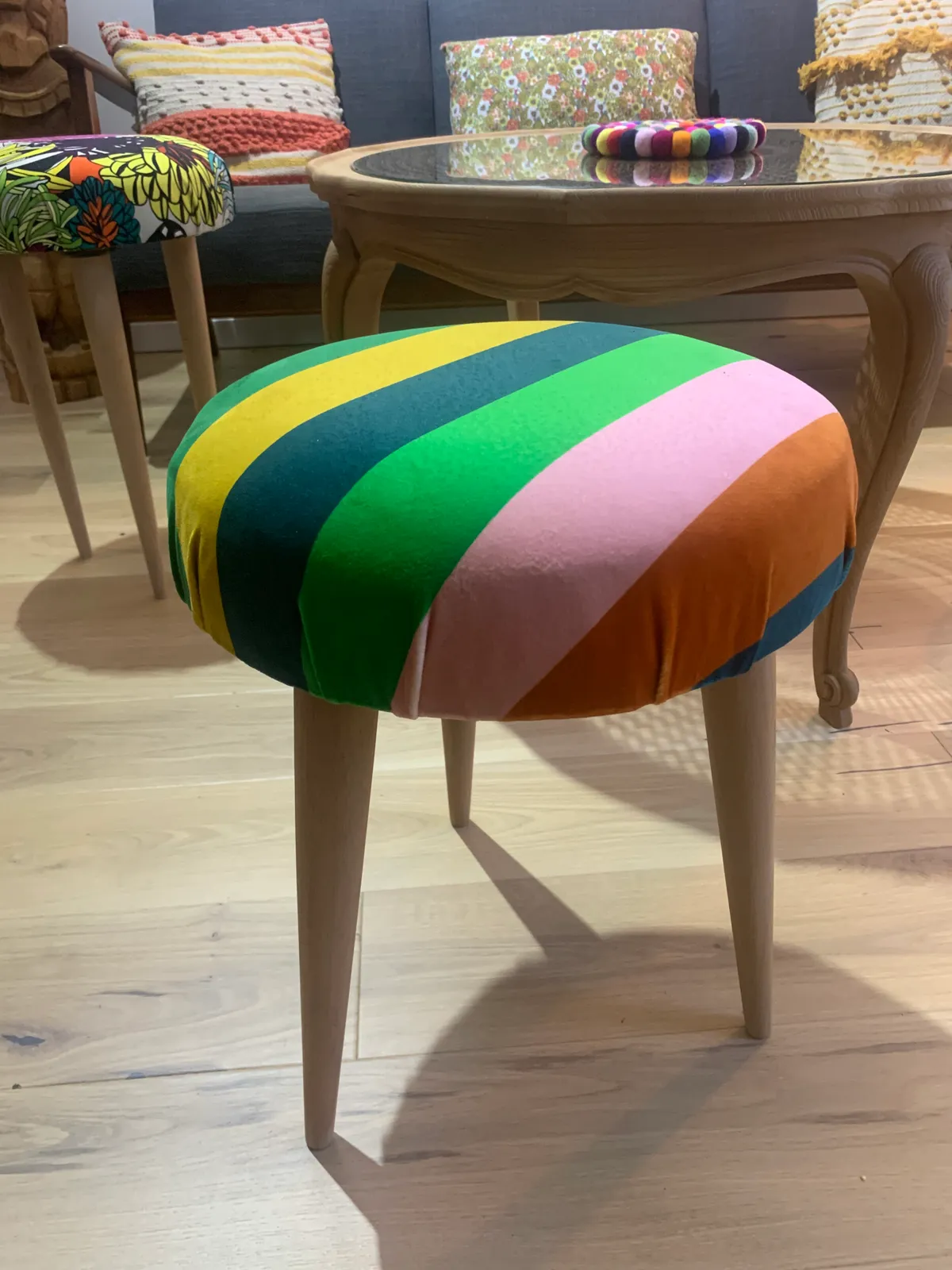 Tapissez votre tabouret rond