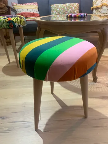 Tapissez votre tabouret rond