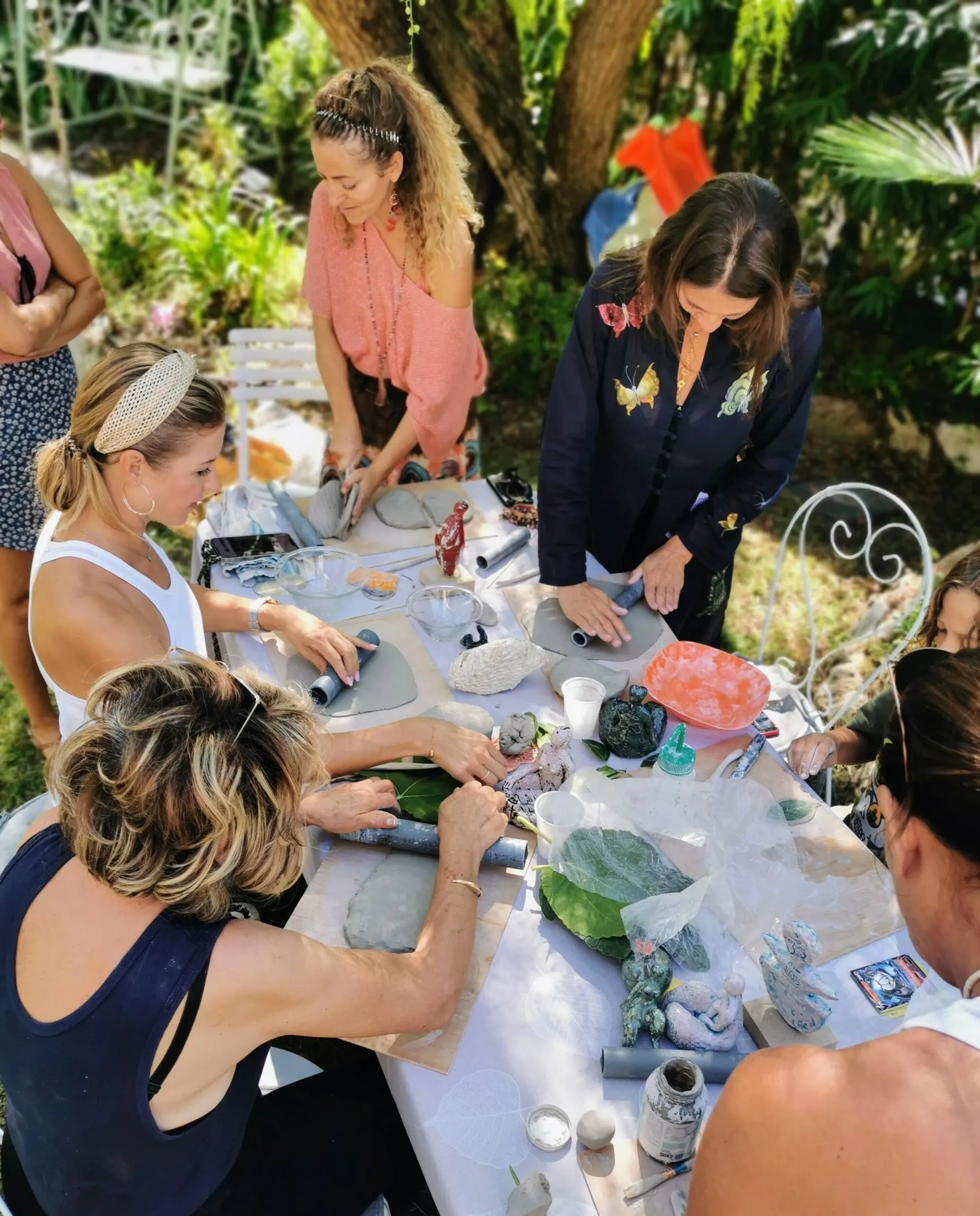 Rassemblez votre équipe et initiez-vous à la céramique avec Jean-Michel - Image n°2 - Wecandoo